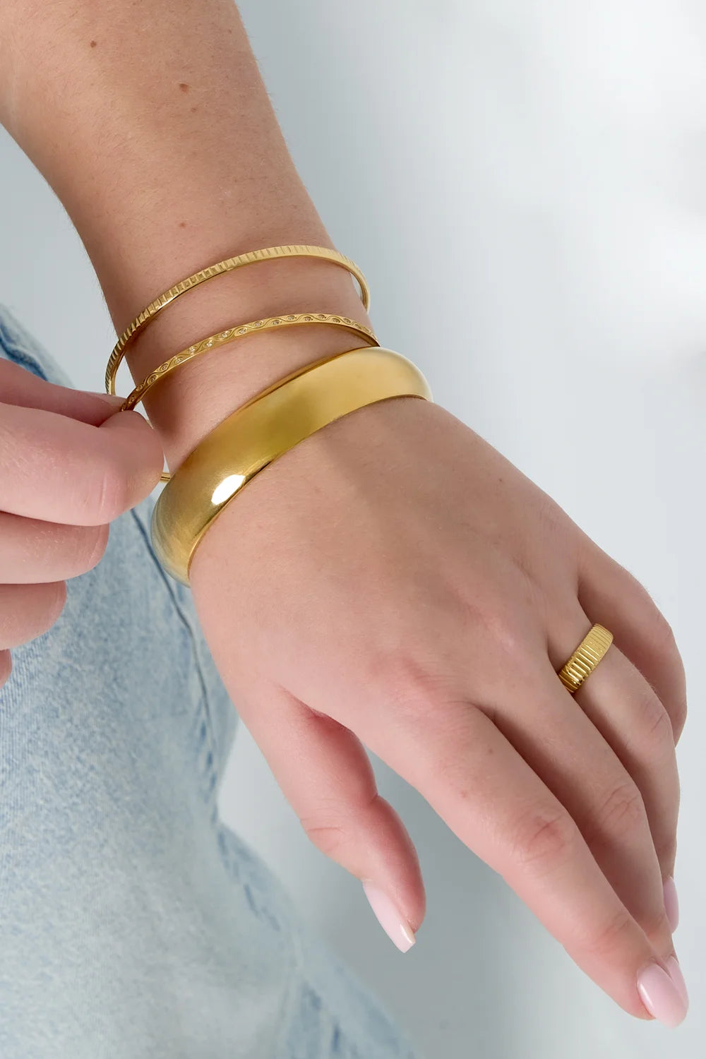 mini visgraat bangle armband - goud